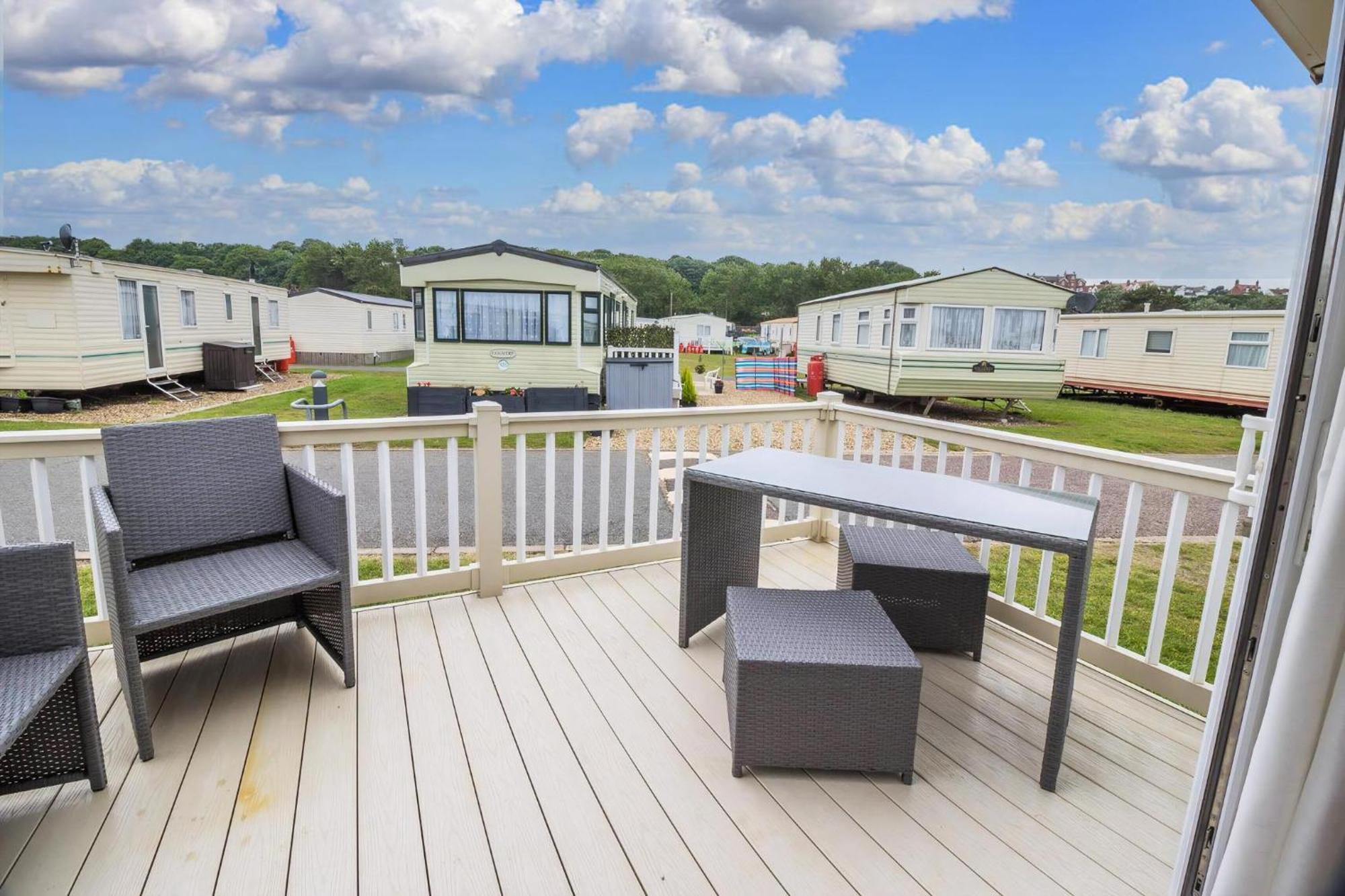 Beautiful 6 Berth Caravan By The Beach In Suffolk Ref 40076Nd Lowestoft Exterior foto